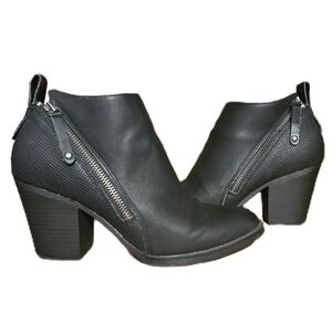 Universal Thread Jayden Black Pointed Toe Heel Ankle Booties - Size 7.5 3" Heel